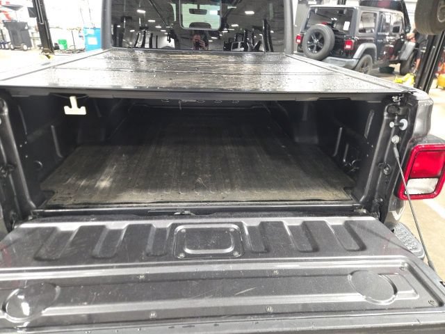 Used 2022 Jeep Gladiator Sport AWD/4WD image 12