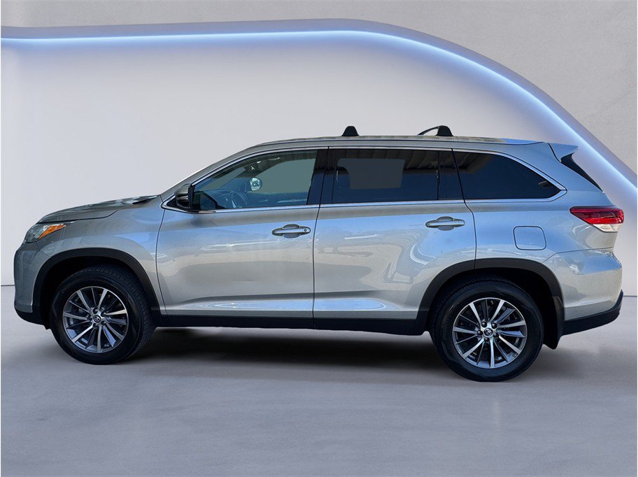 Used 2019 Toyota Highlander XLE AWD/4WD image 3