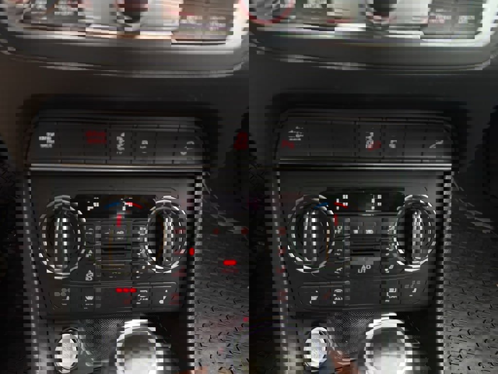 Used 2018 Audi Q3 2.0T Premium Plus w/ Premium Plus Package image 29