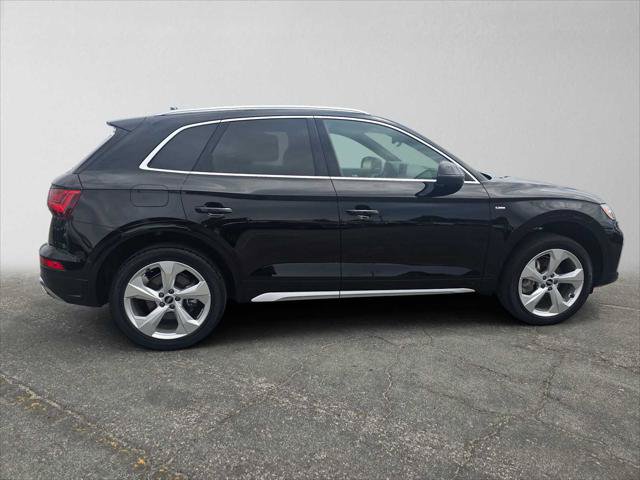 Used 2023 Audi Q5 2.0T Premium Plus w/ Premium Plus Package AWD/4WD image 2