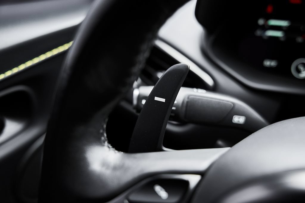 Used 2023 Aston Martin V8 Vantage Coupe RWD image 42
