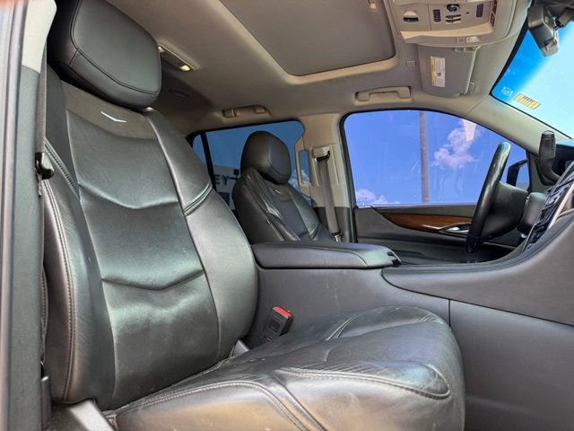 Used 2019 Cadillac Escalade Luxury AWD/4WD image 13