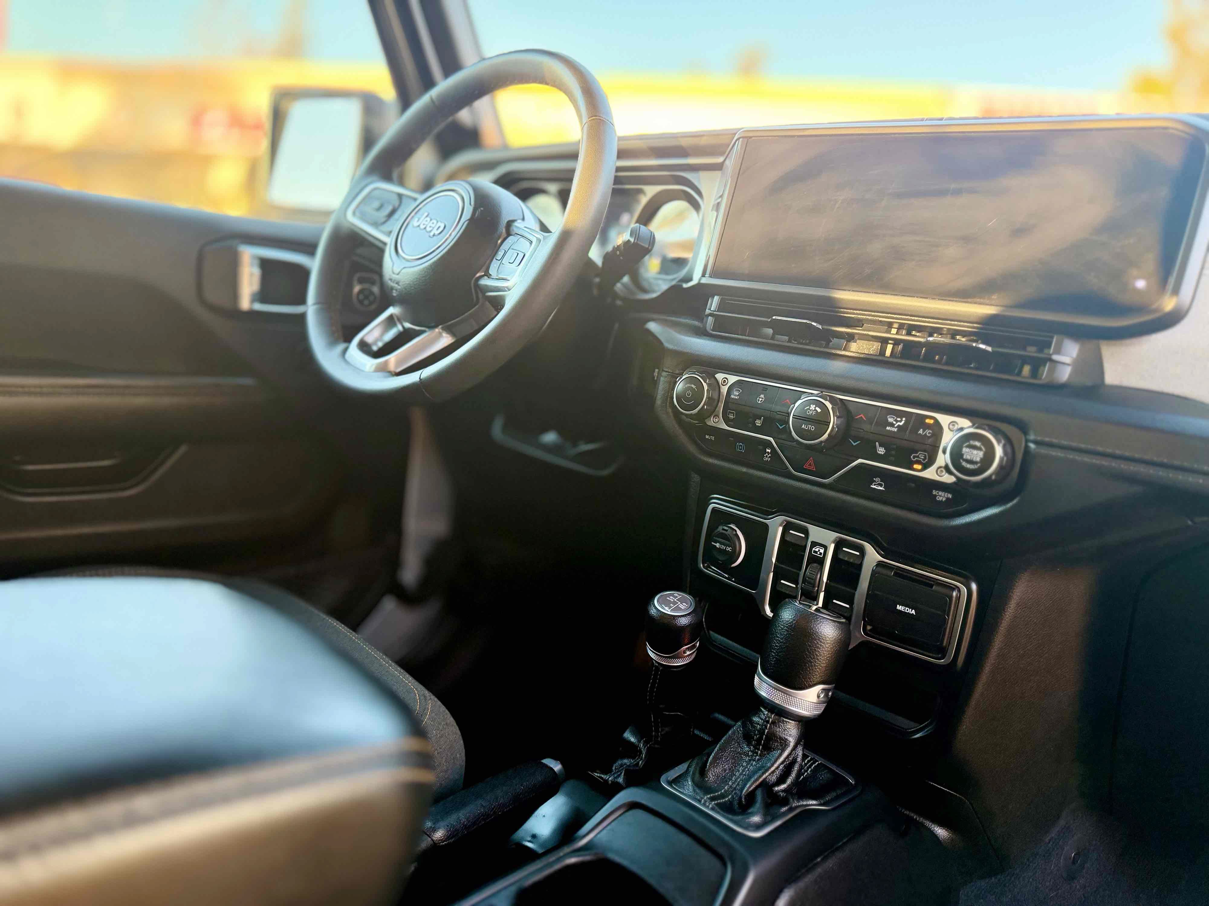 Used 2024 Jeep Wrangler Unlimited Sahara AWD/4WD image 29