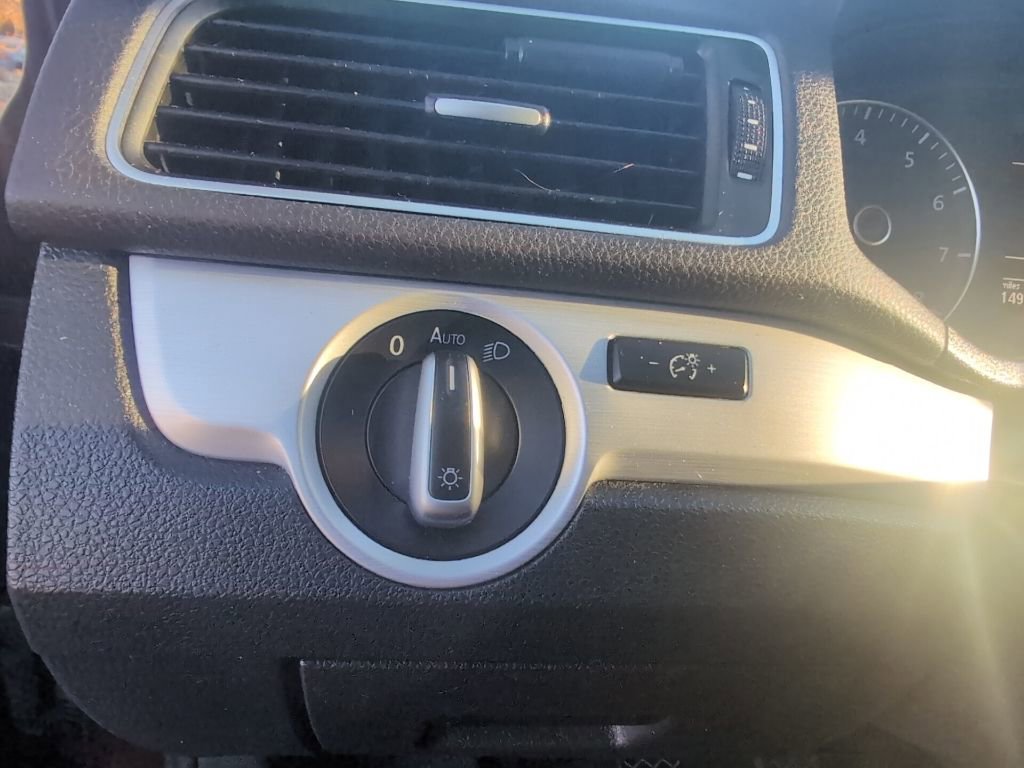 Used 2012 Volkswagen Passat 2.5 SE image 17