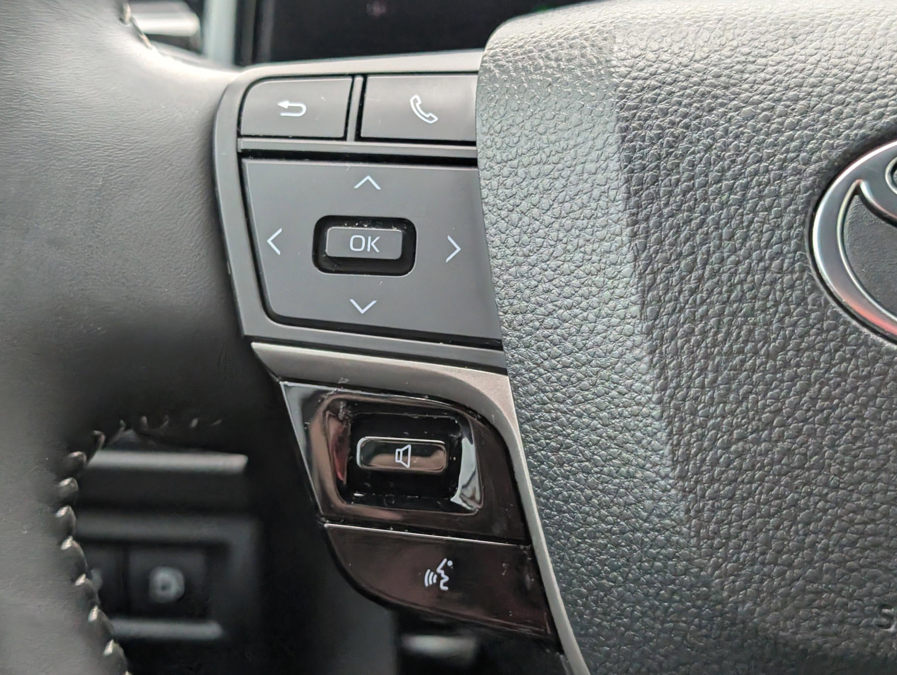 Used 2025 Toyota Camry SE image 21