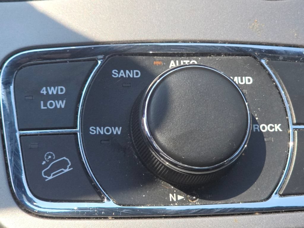 Used 2020 Jeep Grand Cherokee Limited w/ Premium Lighting Group AWD/4WD image 34
