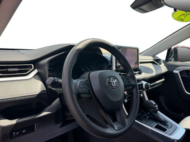 Used 2025 Toyota RAV4 XLE AWD/4WD image 14