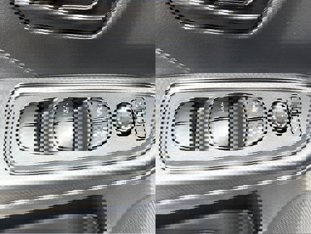 New 2025 Nissan Versa S w/ Trunk Package image 16