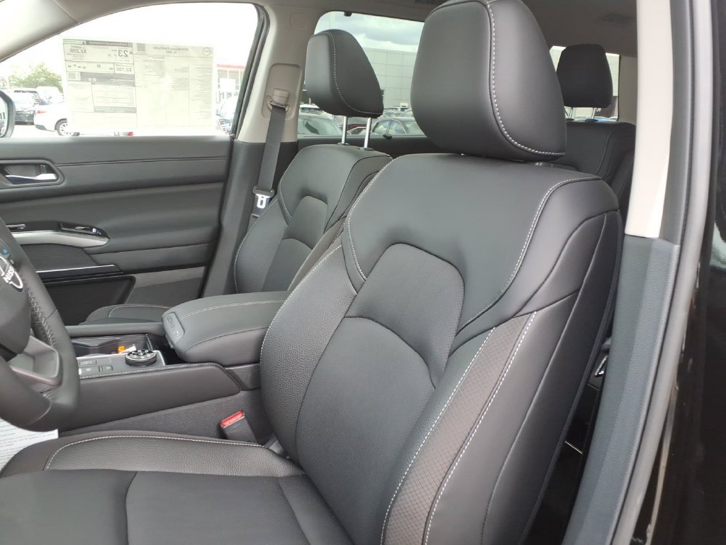 New 2026 Nissan Pathfinder SL w/ SL Premium Package AWD/4WD image 16