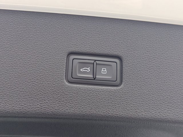 Used 2022 Audi Q8 Premium Plus w/ Premium Plus Package image 30