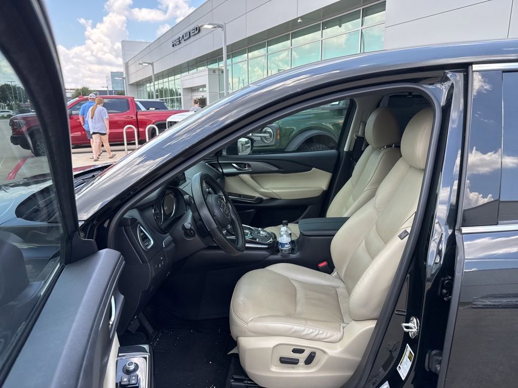 Used 2019 MAZDA CX-9 Touring w/ Touring Premium Package FWD image 2