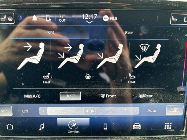 Used 2024 Chrysler Pacifica Touring-L image 28