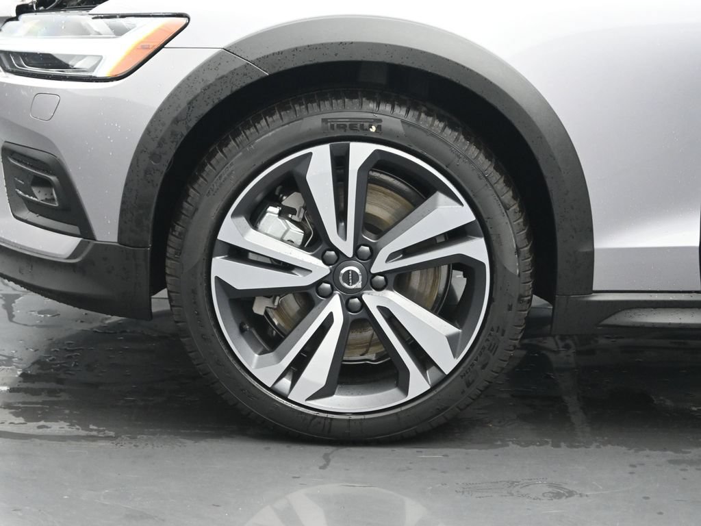 New 2026 Volvo V60 B5 Cross Country Plus w/ Climate Package AWD/4WD image 29