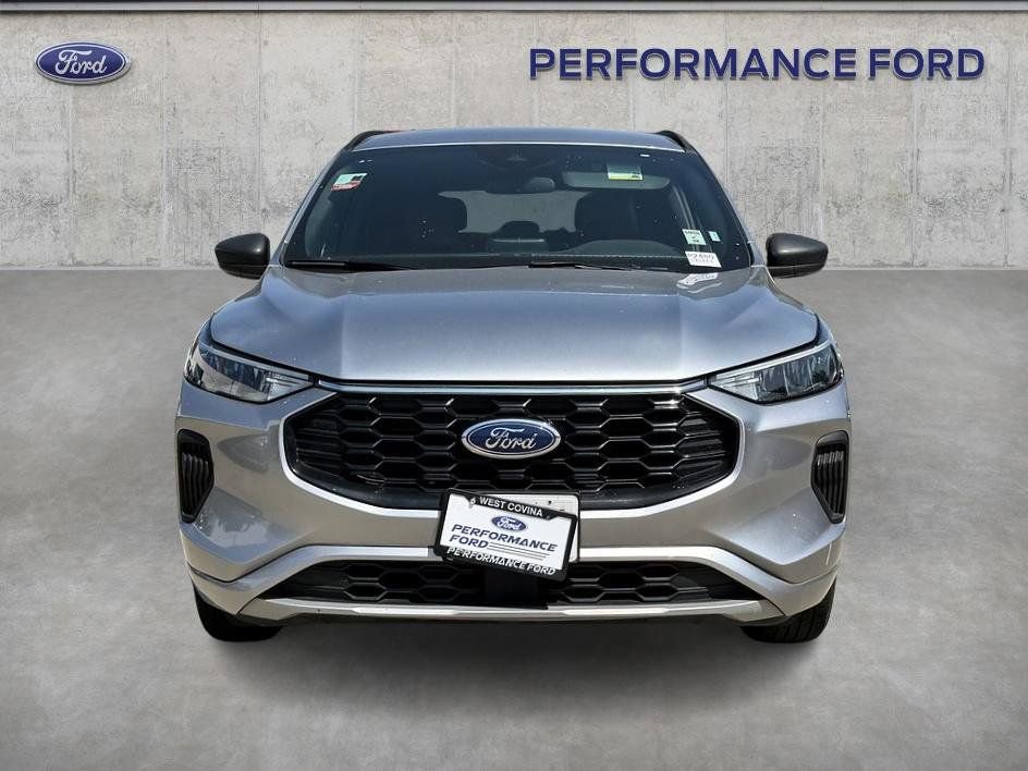 Certified 2024 Ford Escape ST-Line AWD/4WD image 4