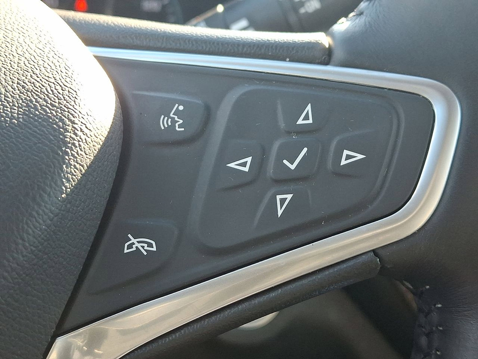 Certified 2022 Chevrolet Equinox Premier w/ LPO, Floor Liner Package image 18