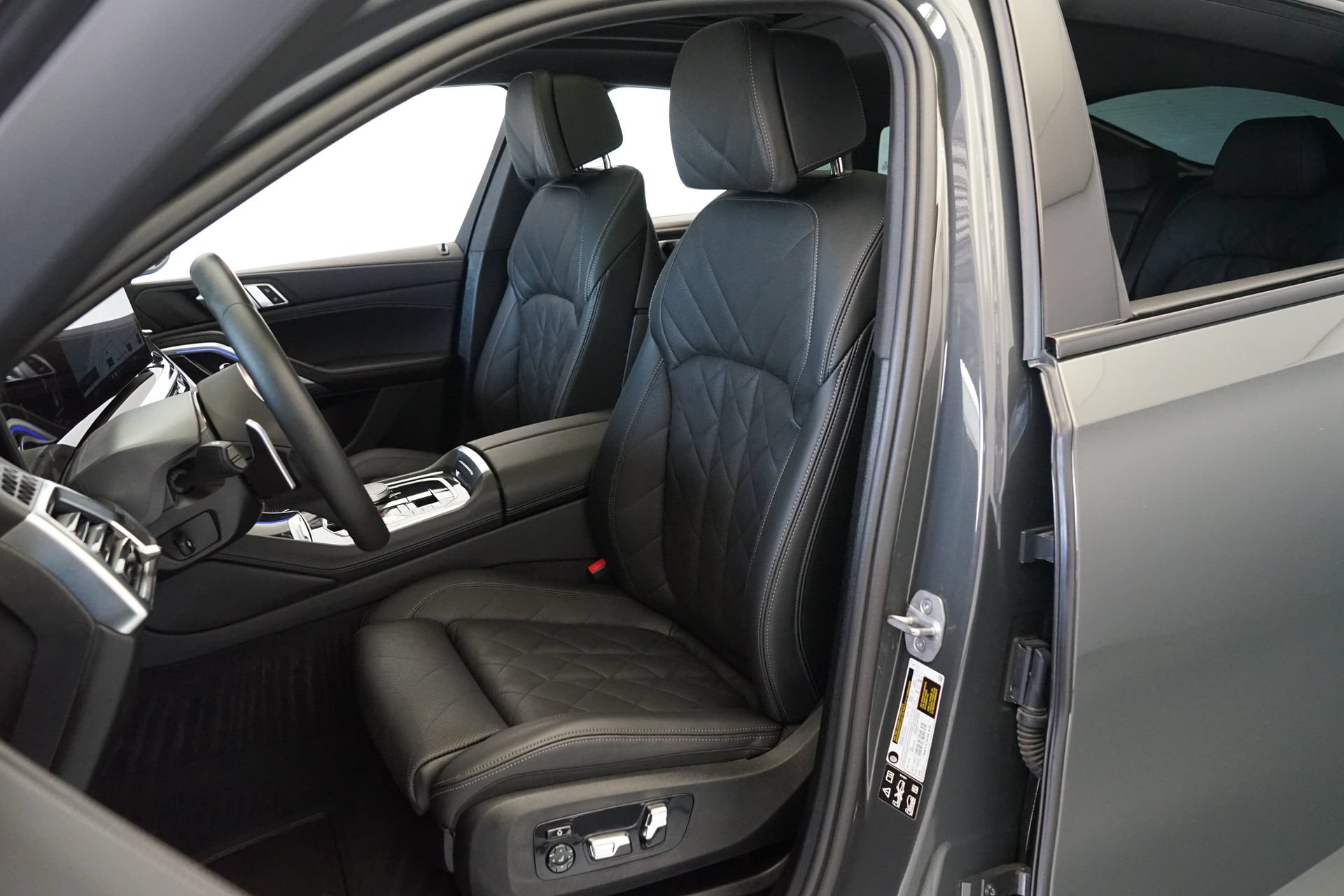 Used 2026 BMW X6 xDrive40i AWD/4WD image 8