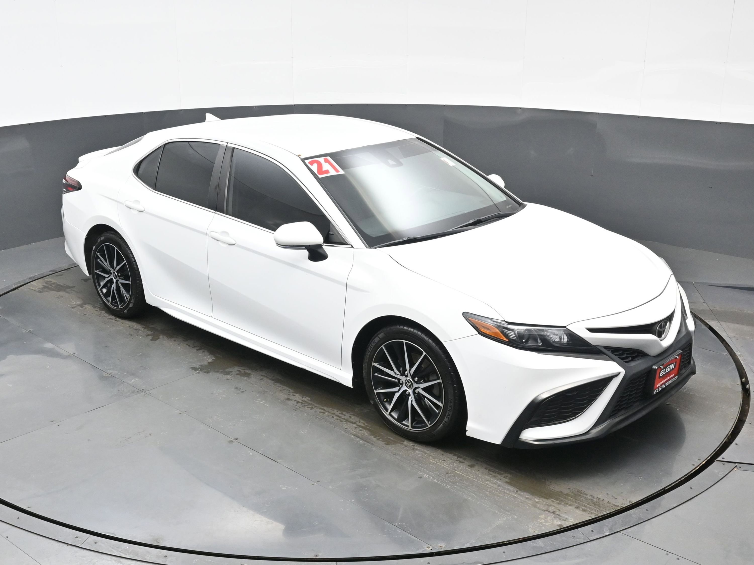 Used 2021 Toyota Camry SE w/ Cold Weather Package image 34