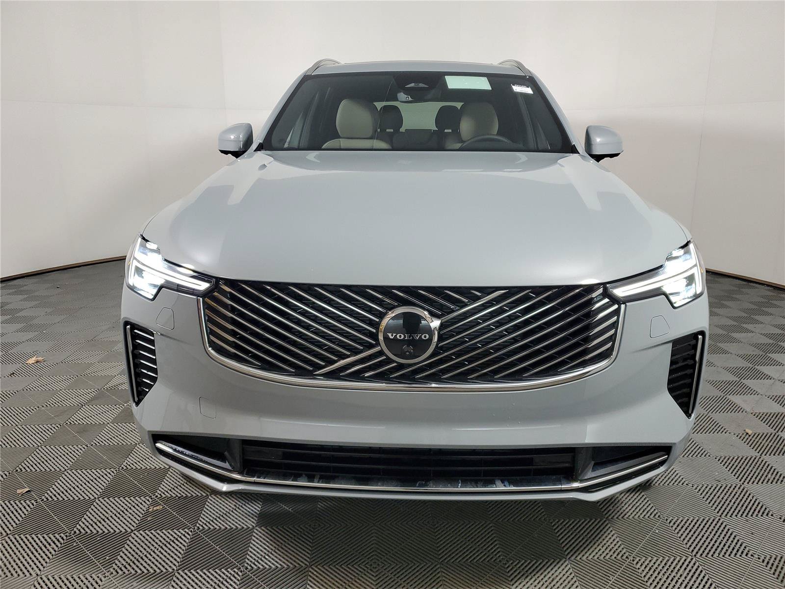New 2026 Volvo XC90 B6 Plus w/ Protection Package Premier AWD/4WD image 2