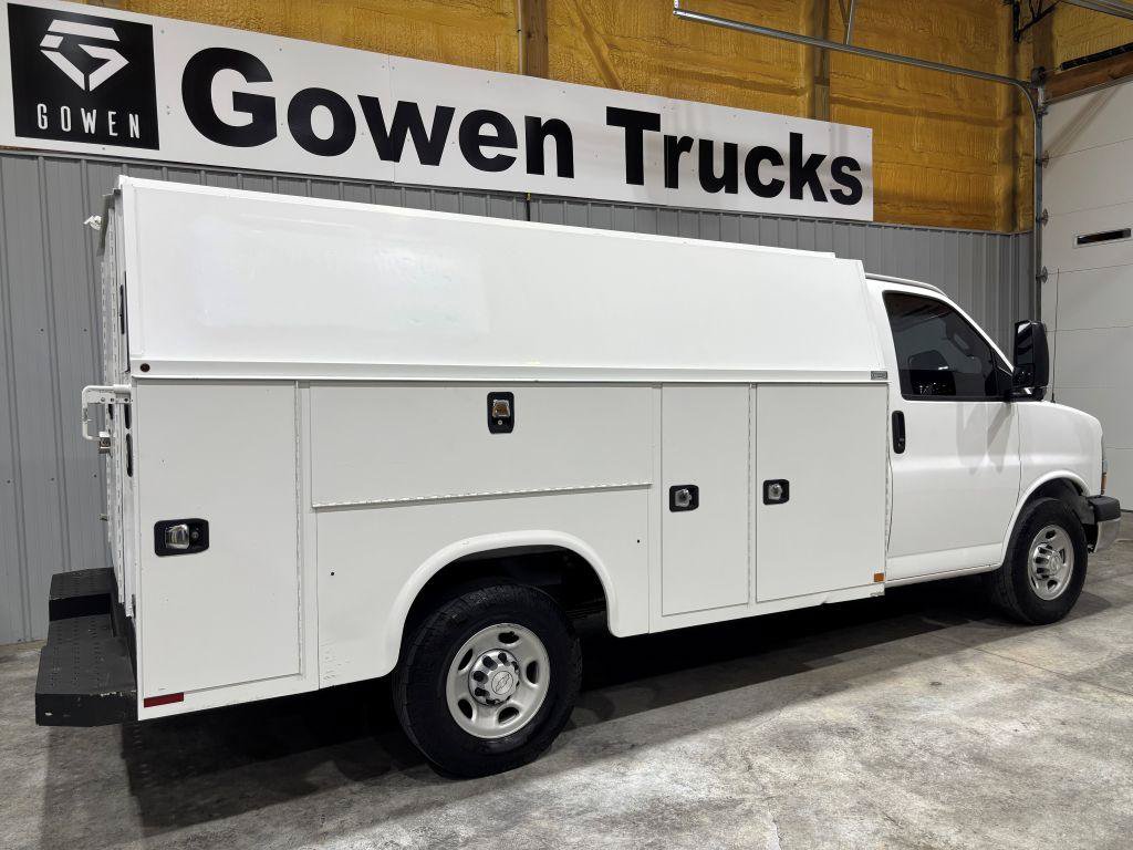 Used 2016 Chevrolet Express 3500 RWD image 6