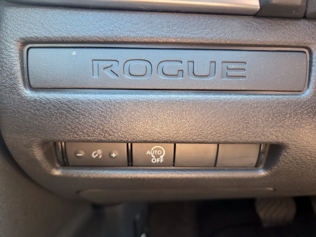 Used 2026 Nissan Rogue S FWD image 12