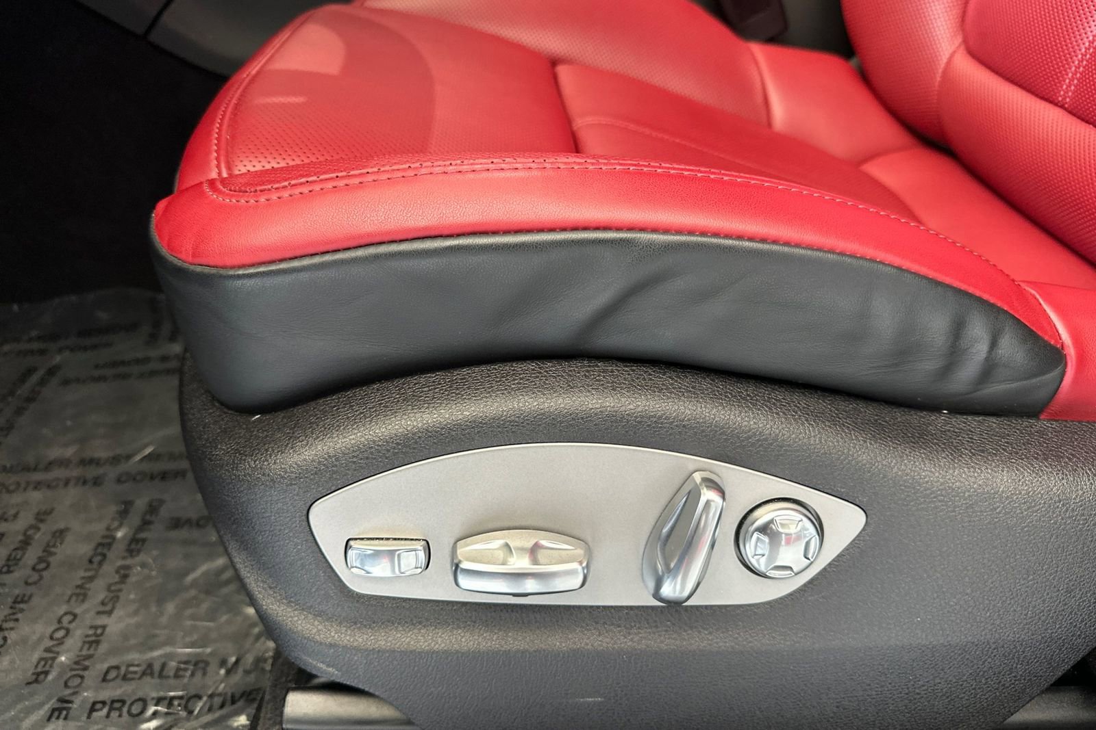 Used 2025 Porsche Macan image 14