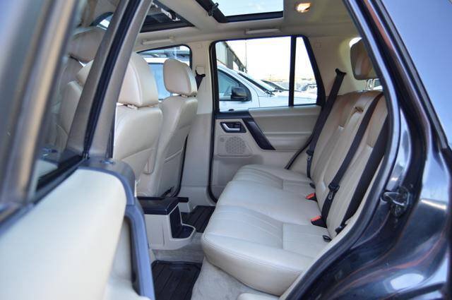 Used 2013 Land Rover LR2 HSE AWD/4WD image 12