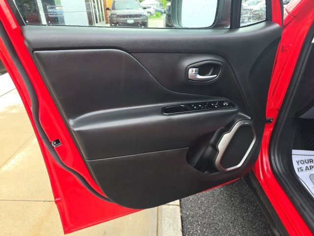 Used 2022 Jeep Renegade Latitude w/ Convenience Group AWD/4WD image 10