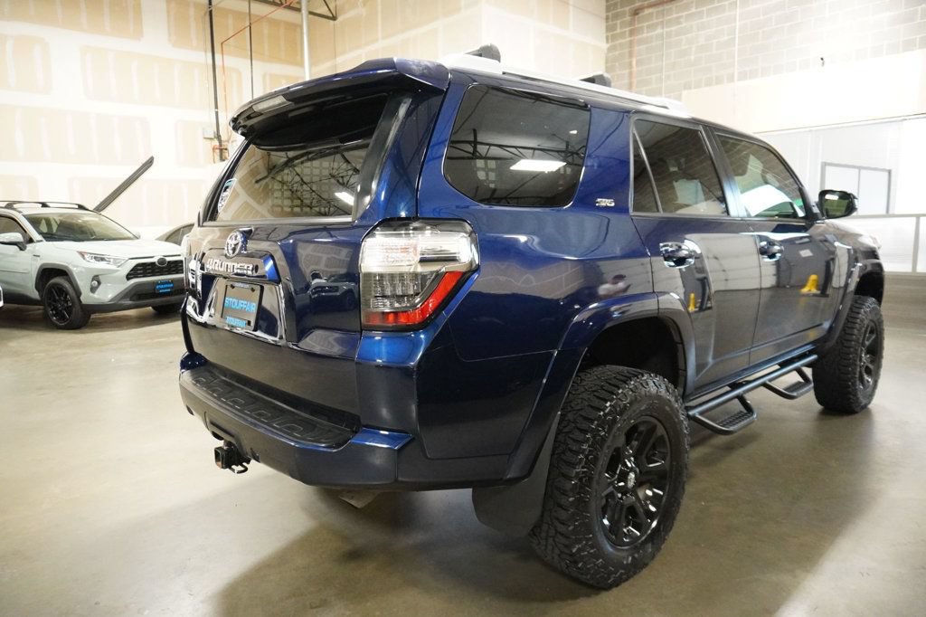 Used 2017 Toyota 4Runner SR5 AWD/4WD image 4