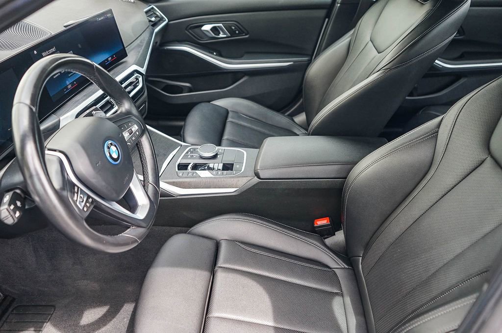 Used 2024 BMW 330e image 17