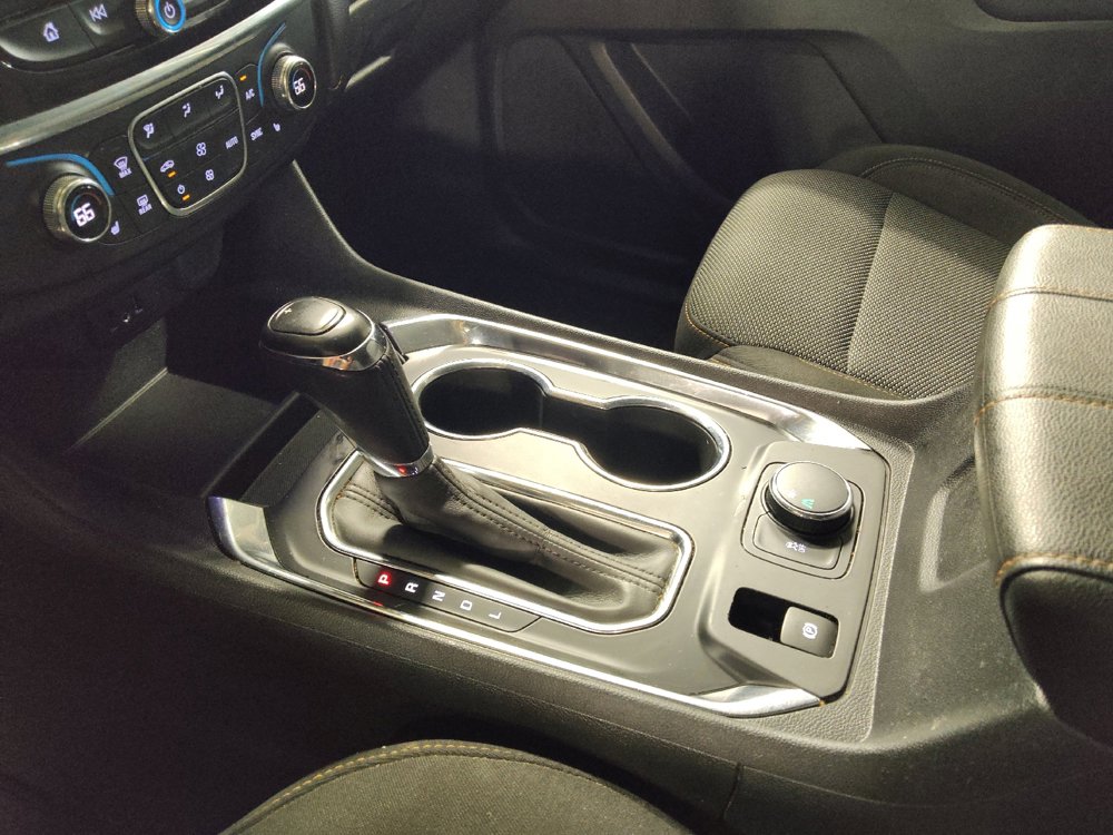 Used 2020 Chevrolet Traverse LT FWD image 26