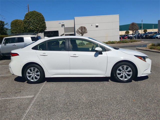 Used 2022 Toyota Corolla LE image 3