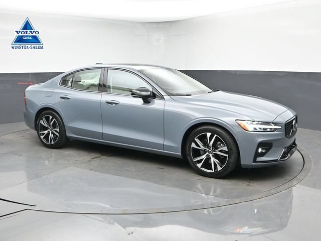 Used 2023 Volvo S60 B5 Plus FWD video 1