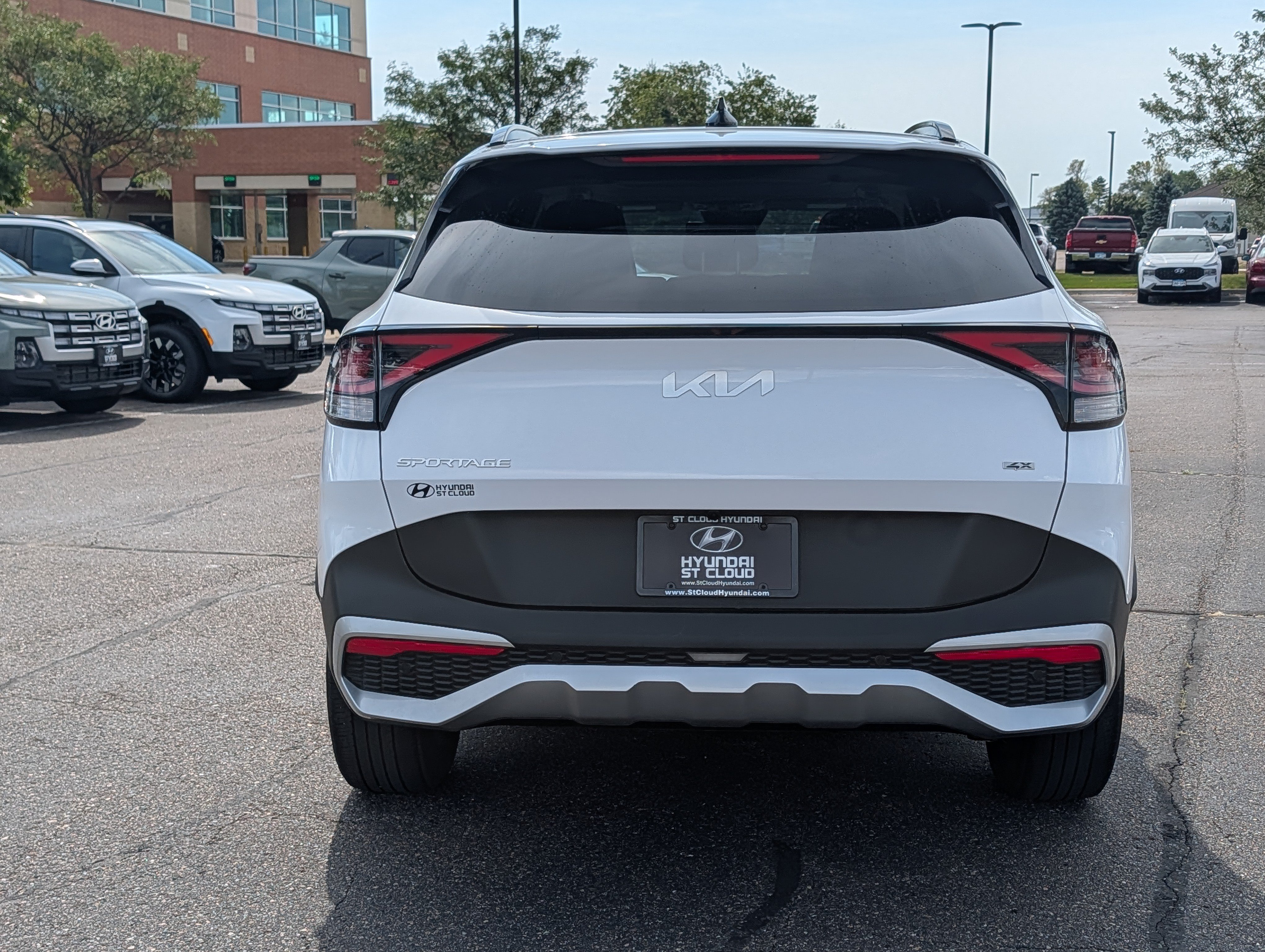 Used 2025 Kia Sportage EX w/ Premium Package AWD/4WD image 4