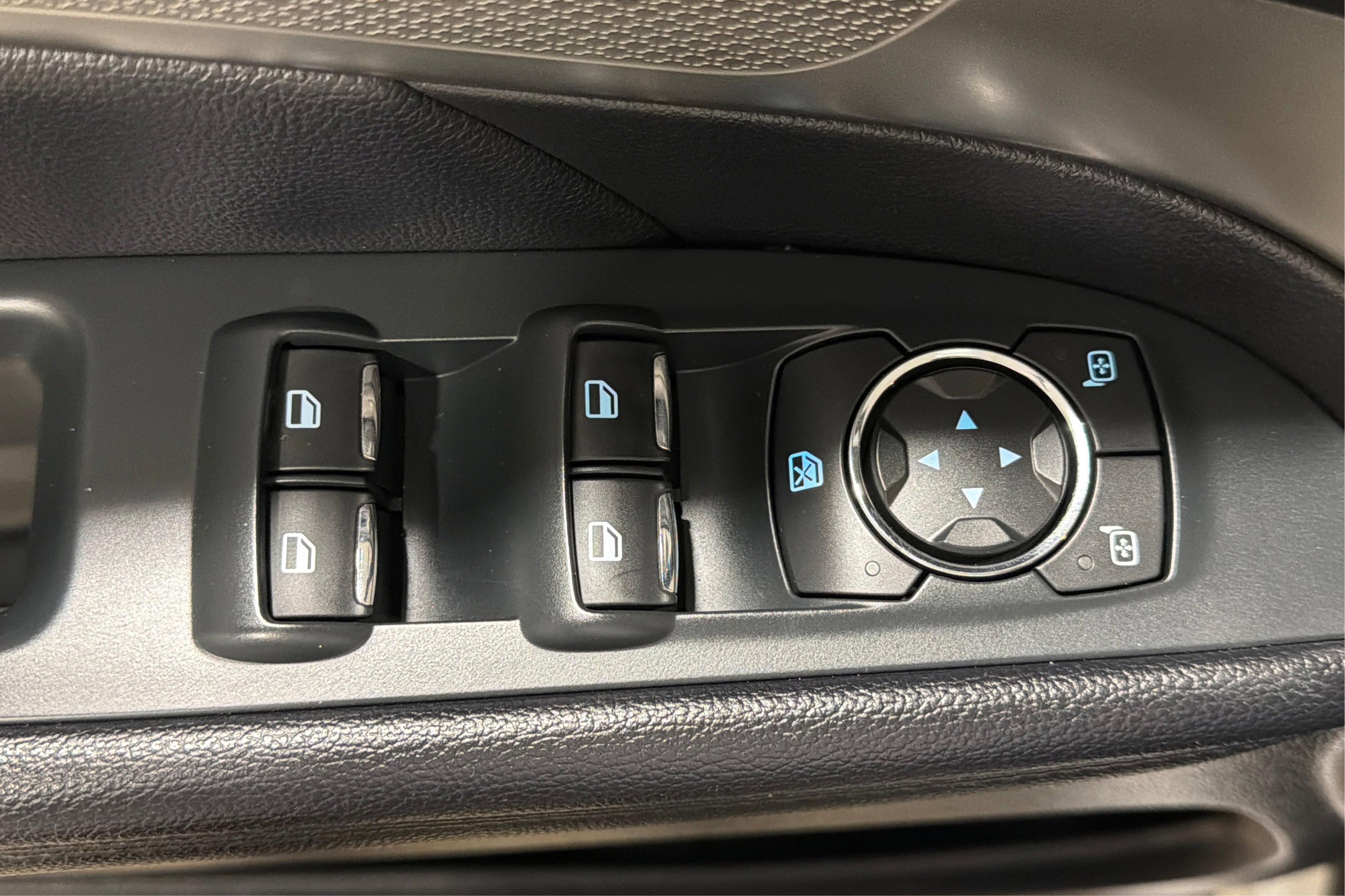 Used 2018 Ford Explorer XLT w/ Equipment Group 202A AWD/4WD image 16