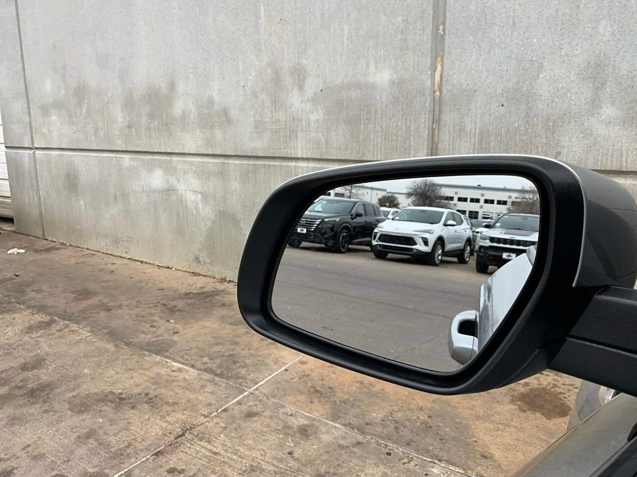 Used 2025 Hyundai Venue SEL image 18