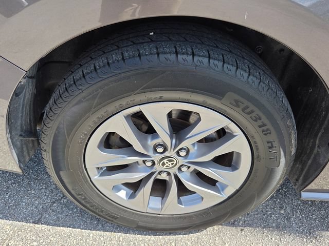 Used 2023 Toyota Sienna XLE FWD image 20