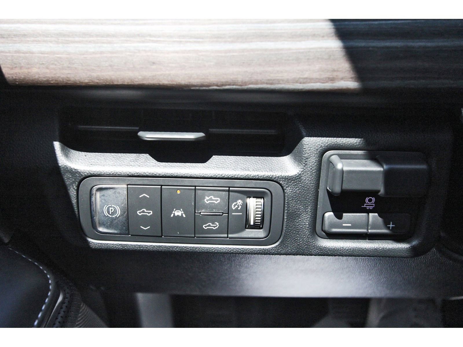 Used 2025 GMC Sierra EV Denali AWD/4WD image 19