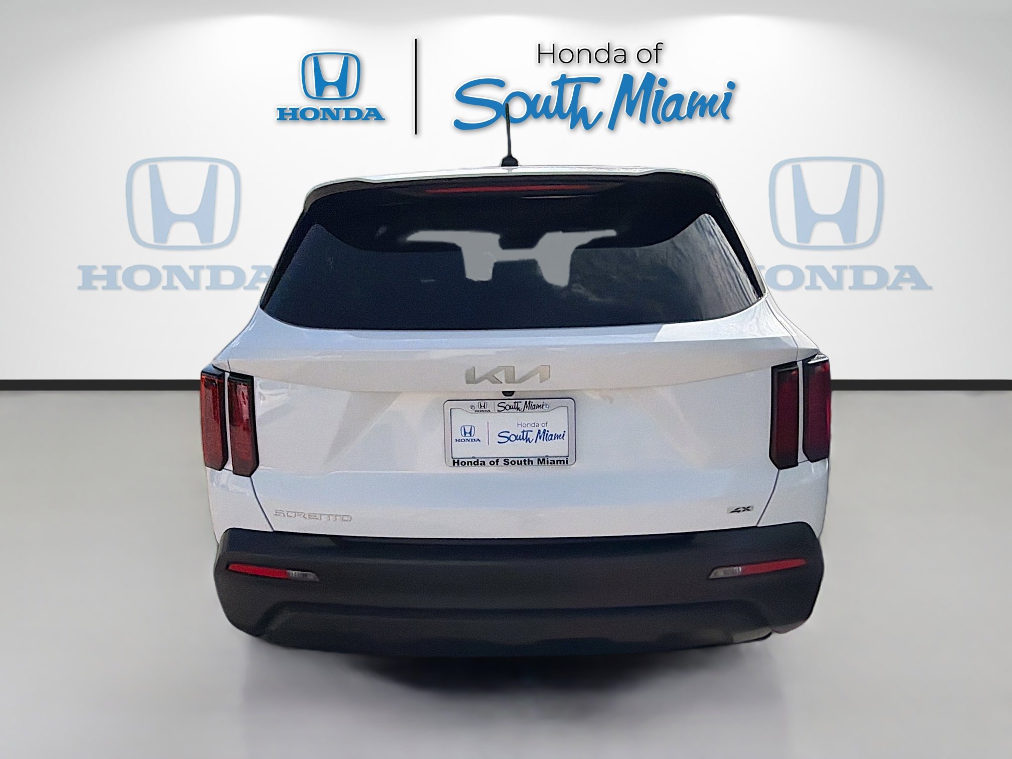 Used 2023 Kia Sorento LX image 6