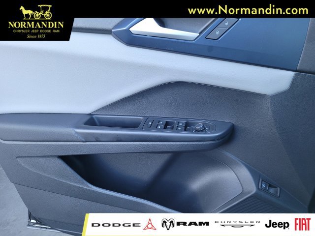 Used 2022 Volkswagen Taos SE w/ Panoramic Sunroof Package FWD image 14