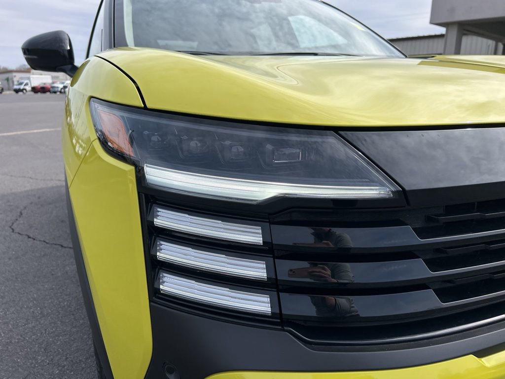 Used 2025 Nissan Kicks SR FWD image 36