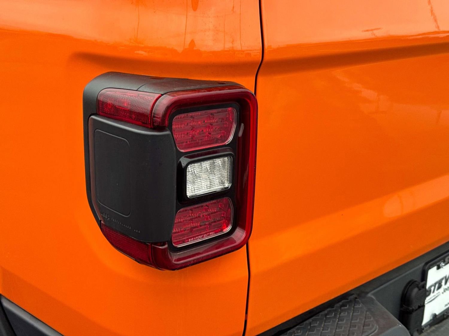 Used 2025 Jeep Gladiator Sport image 12