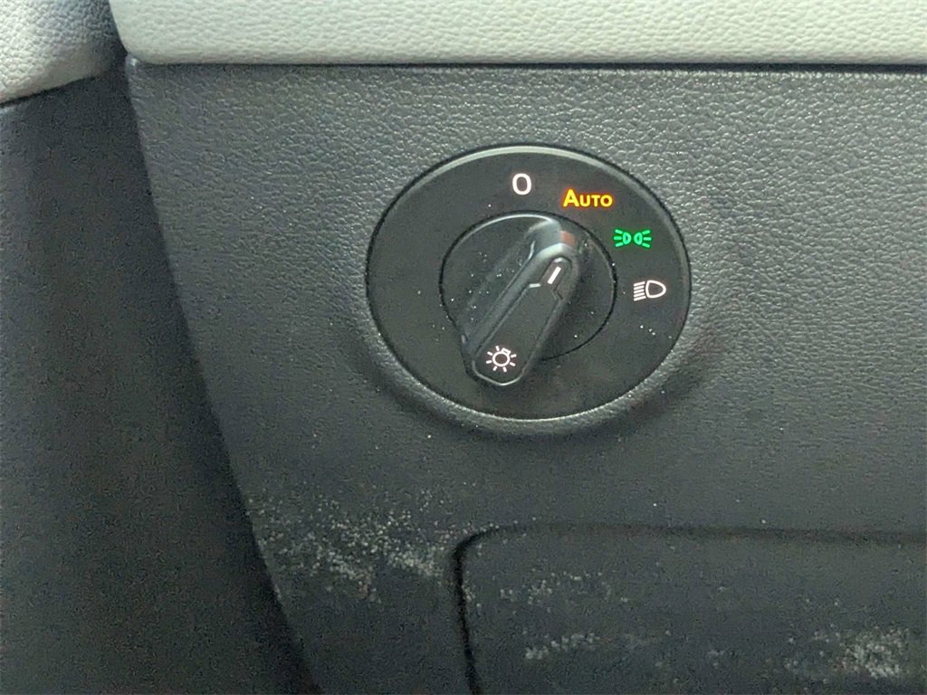 Used 2024 Volkswagen Taos SE image 19