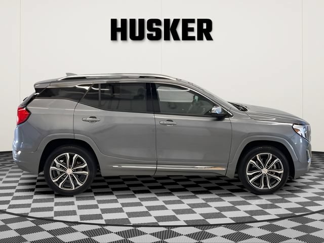 Used 2019 GMC Terrain Denali w/ Driver Alert Package II AWD/4WD image 2
