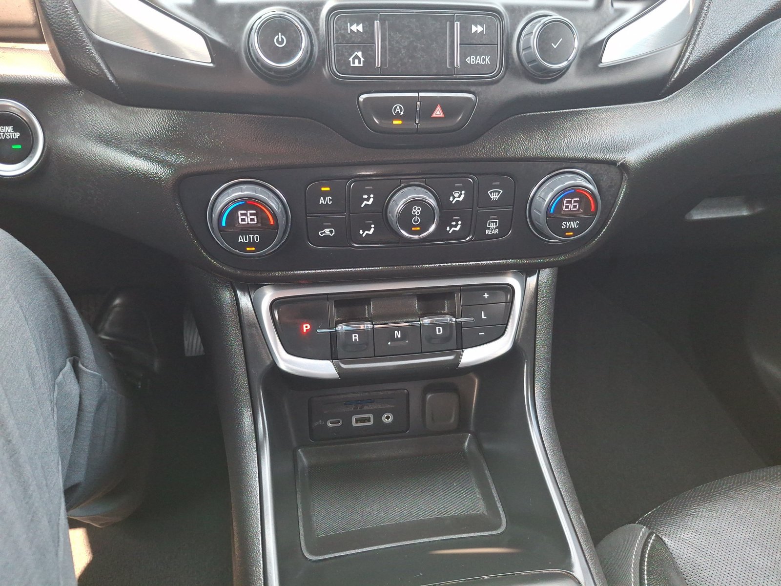 Used 2024 GMC Terrain SLT AWD/4WD image 18