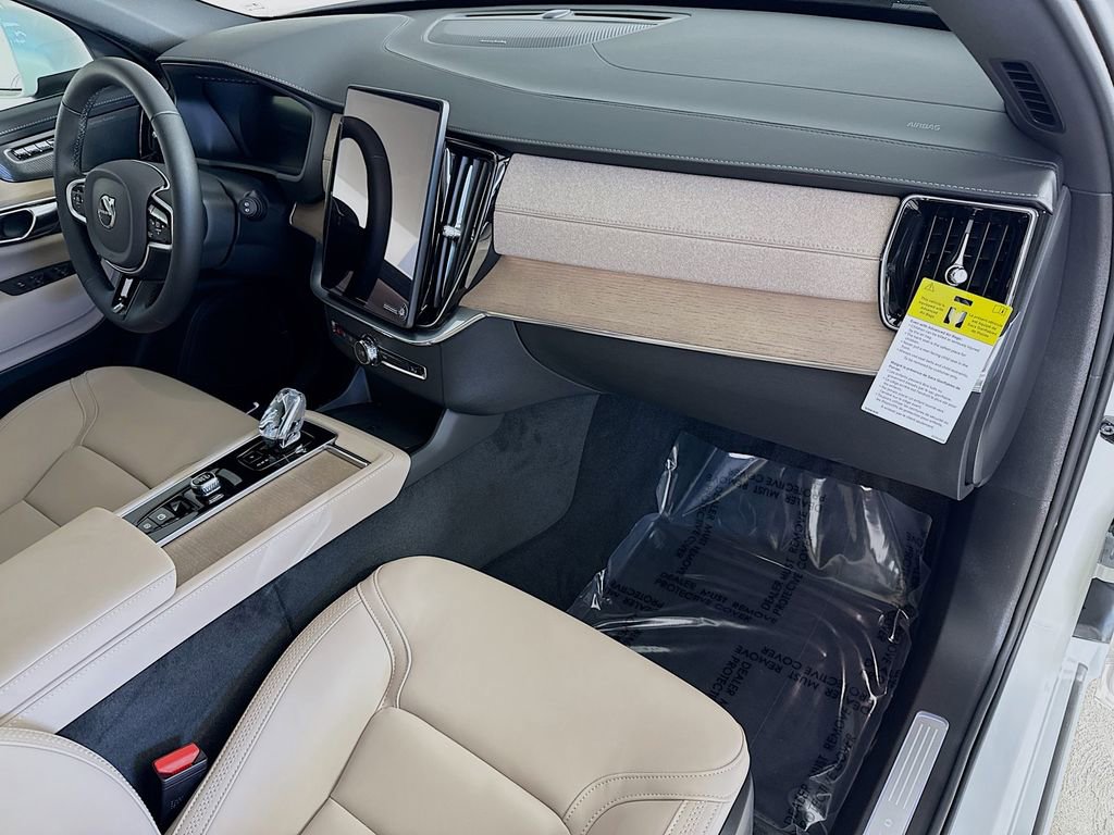 New 2026 Volvo XC90 B6 Plus w/ Protection Package Premier image 31