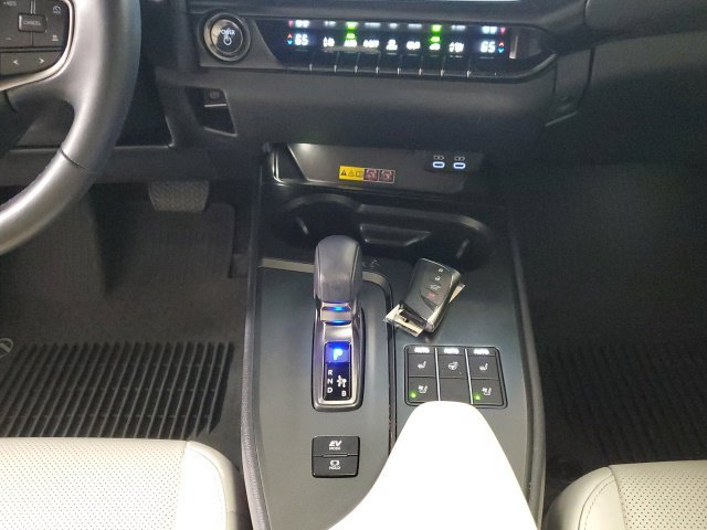 Used 2025 Lexus UX 300h AWD w/ Accessory Package (Z1) image 27