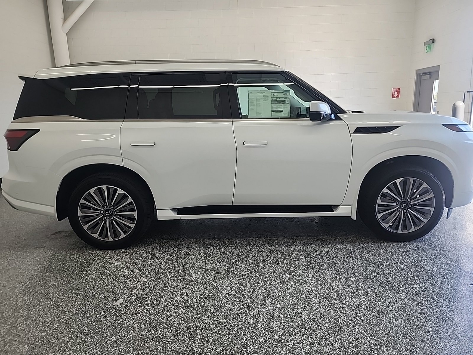 New 2026 INFINITI QX80 Luxe image 6