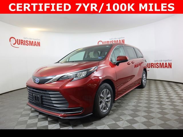 Used 2024 Toyota Sienna LE image 2