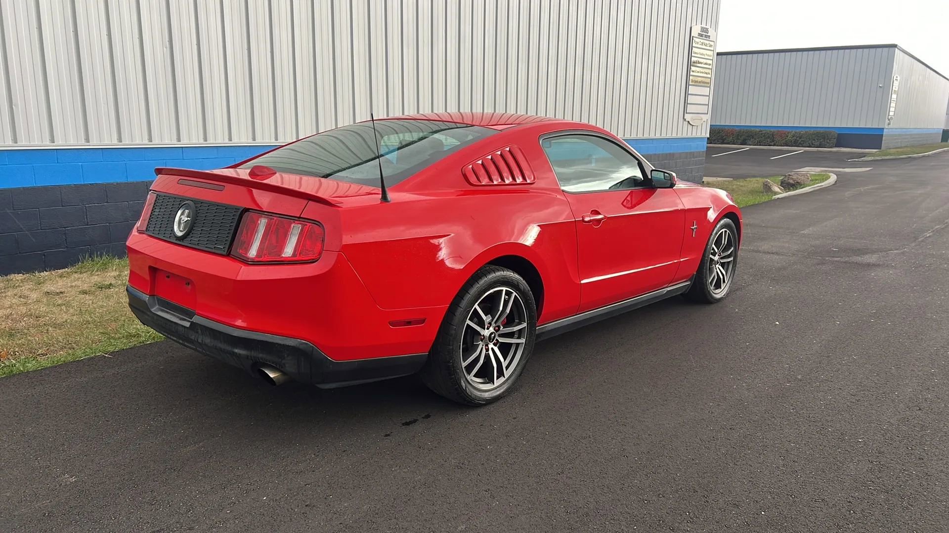 Used 2011 Ford Mustang Premium w/ 202A Rapid Spec Order Code image 5
