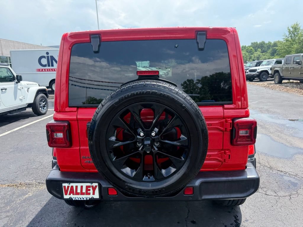 Used 2025 Jeep Wrangler Unlimited Sahara w/ Safety Group AWD/4WD image 5